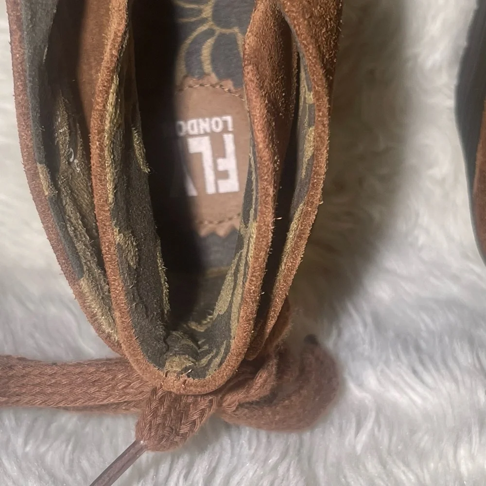 Fly London yebi women’s Brown Suede Ankle Boots size 8